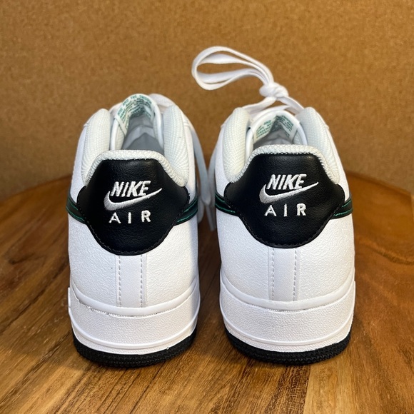 Nike
Air force 1
LV8 2’ black/white malachite’
Brand new
NWOT - Picture 4 of 7